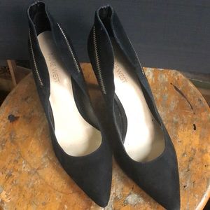 Nine West women’s black suede heels size 8.5 M